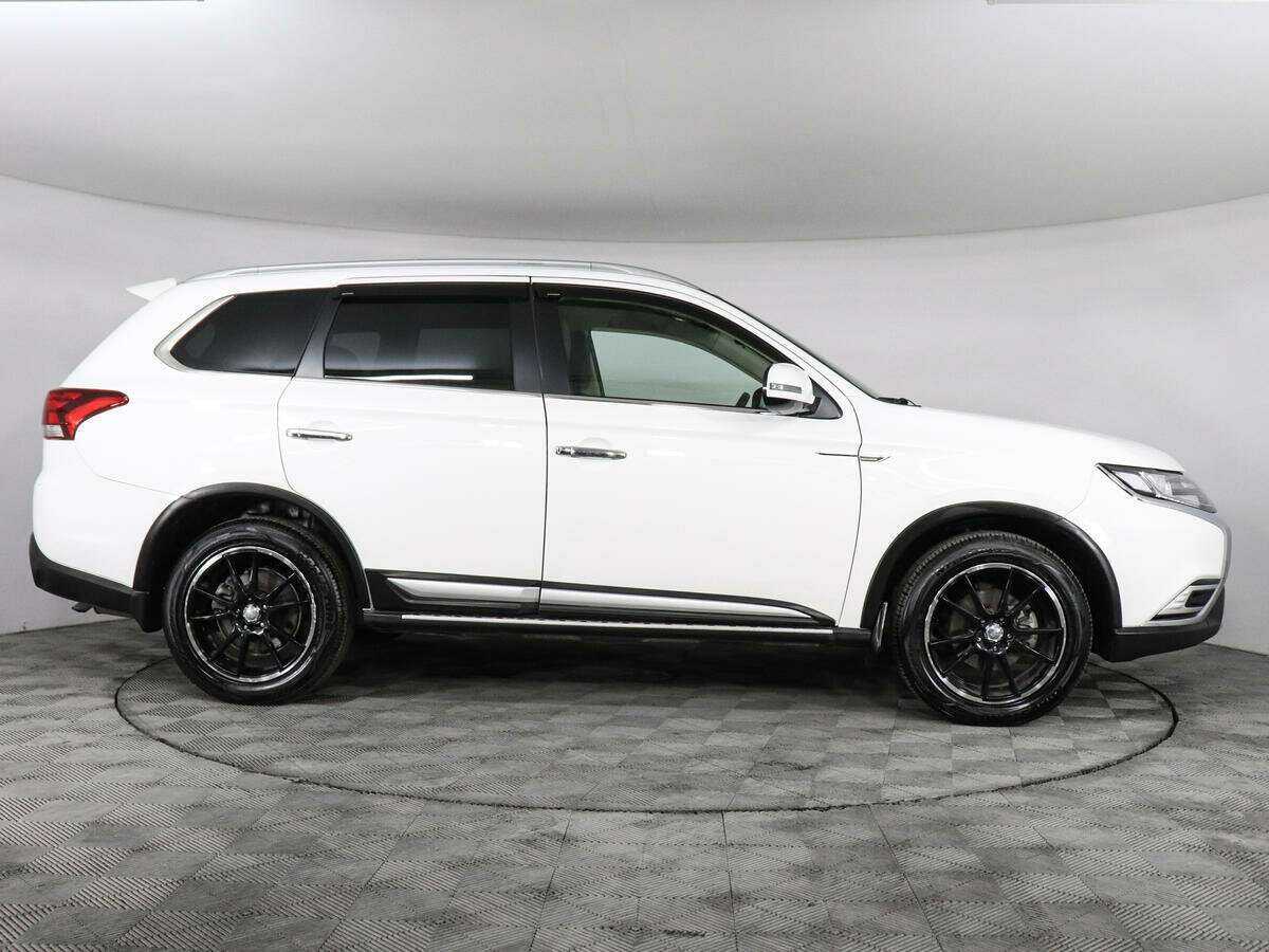Mitsubishi Outlander с пробегом — 2020 год. Фото: #3
