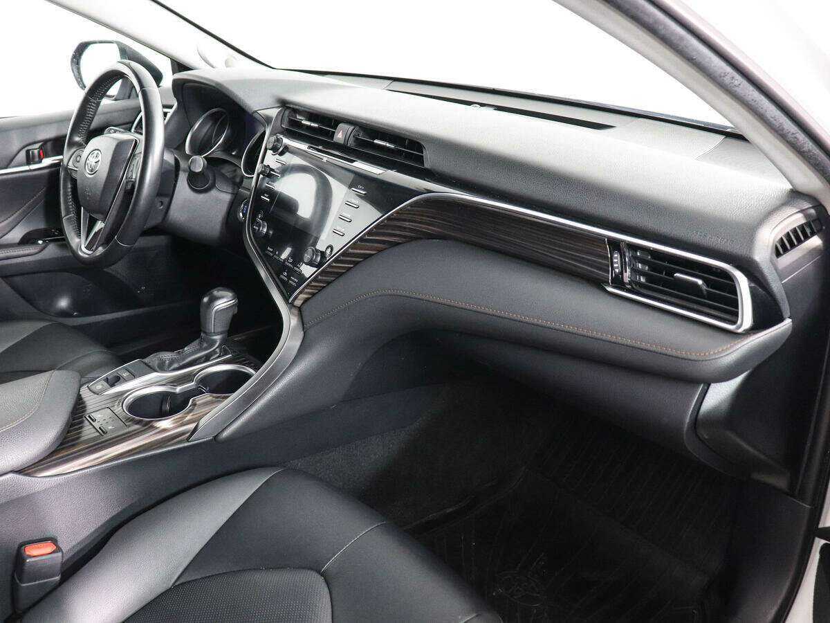 Toyota Camry с пробегом — 2020 год. Фото: #8