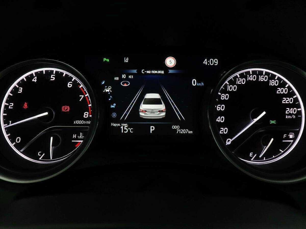 Toyota Camry с пробегом — 2020 год. Фото: #9
