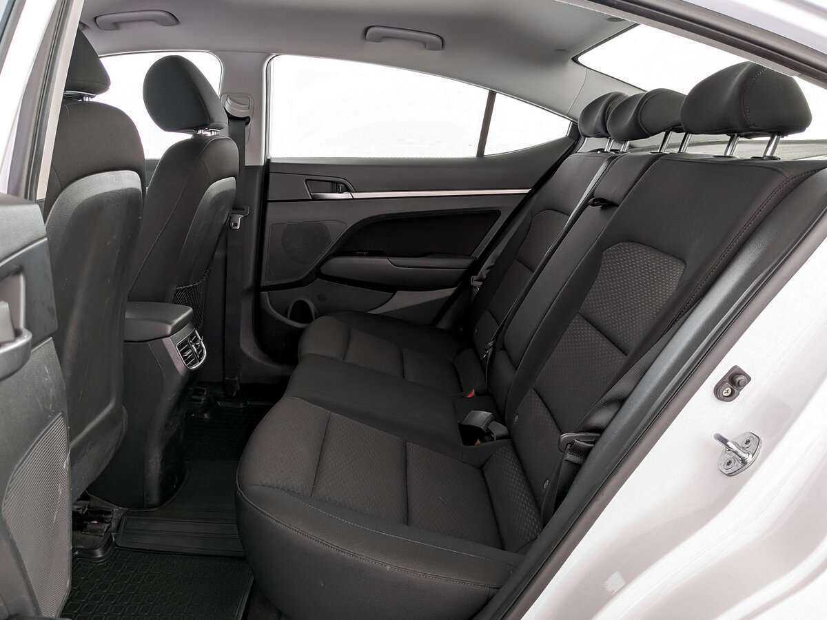 Hyundai Elantra с пробегом — 2020 год. Фото: #9