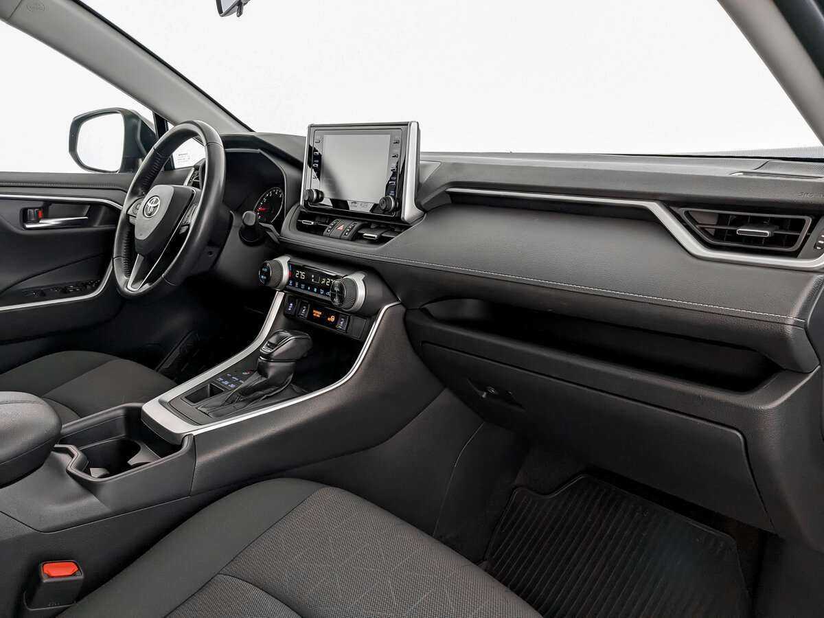 Toyota RAV4 с пробегом — 2020 год. Фото: #8