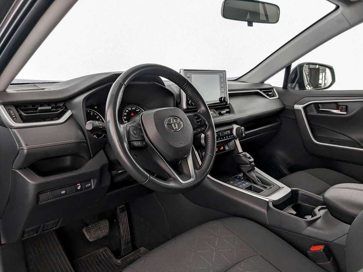 Toyota RAV4 с пробегом — 2020 год. Фото: #13