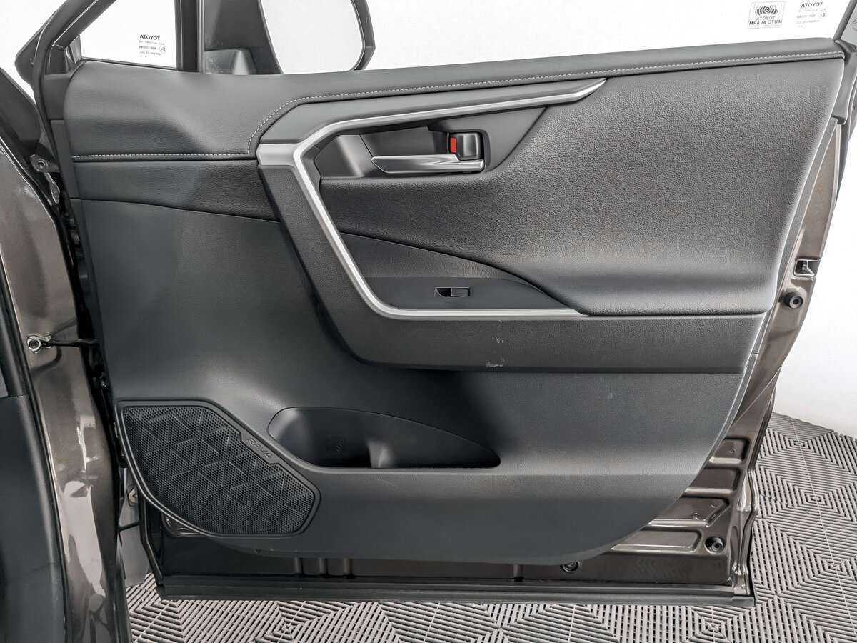 Toyota RAV4 с пробегом — 2020 год. Фото: #19