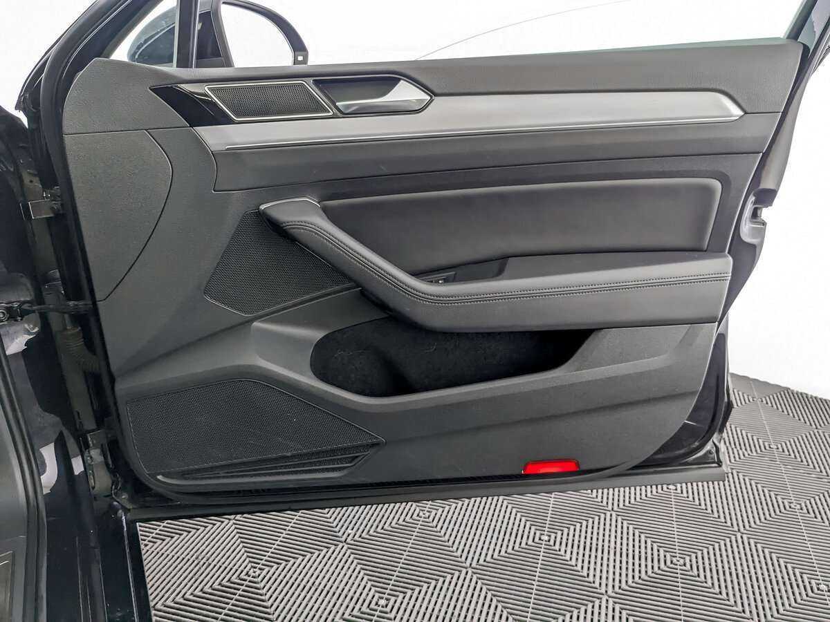 Volkswagen Passat с пробегом — 2017 год. Фото: #24