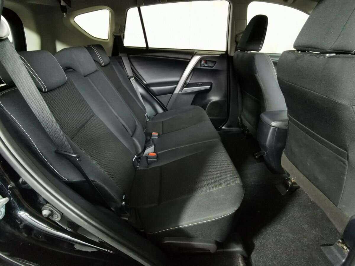 Toyota RAV4 с пробегом — 2018 год. Фото: #11