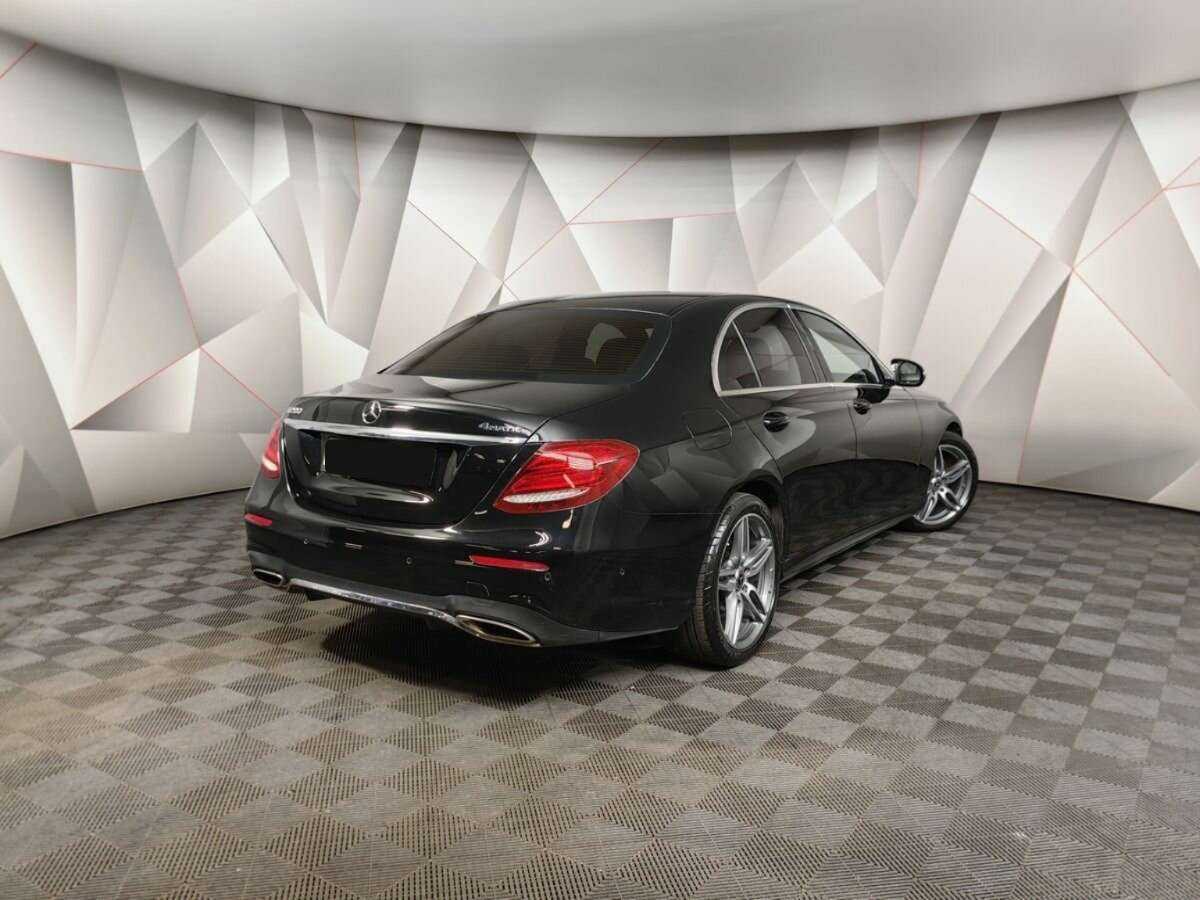 Mercedes-Benz E-Класс с пробегом — 2017 год. Фото: #1