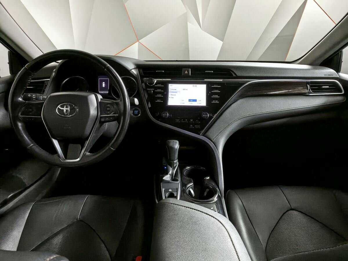 Toyota Camry с пробегом — 2019 год. Фото: #9