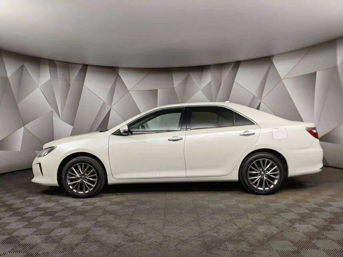 Toyota Camry с пробегом — 2017 год. Фото: #4