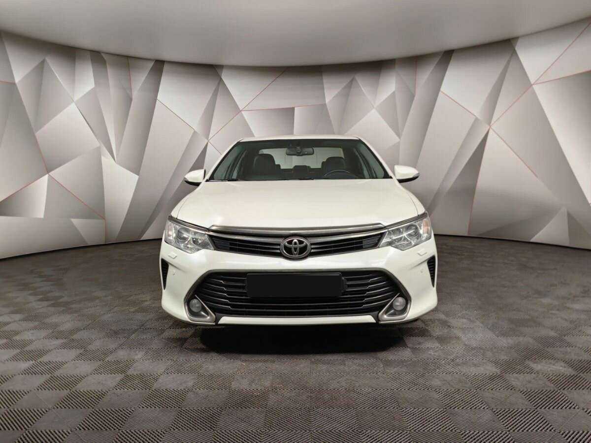 Toyota Camry с пробегом — 2017 год. Фото: #6