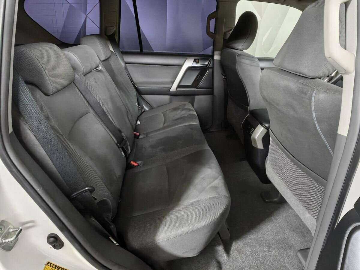 Toyota Land Cruiser Prado с пробегом — 2012 год. Фото: #11