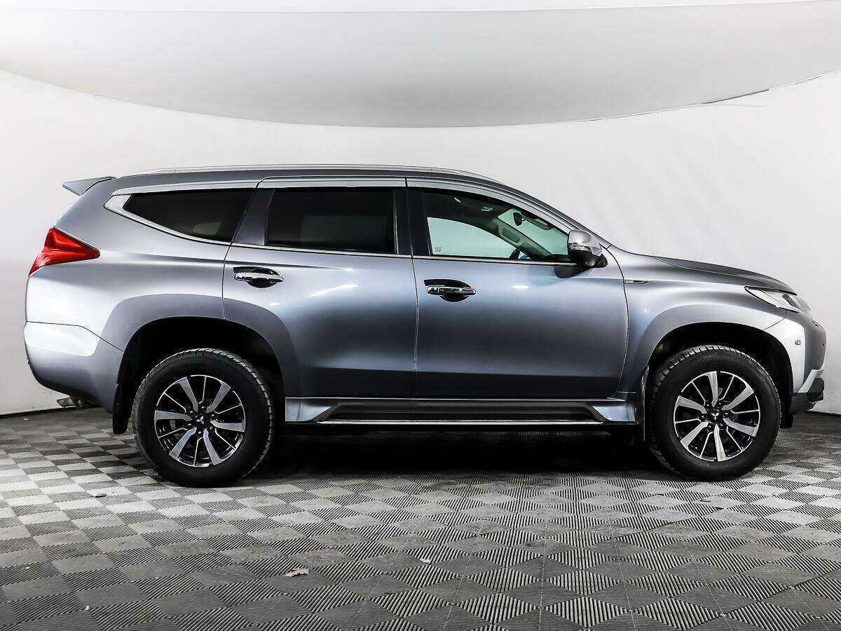 Mitsubishi Pajero Sport с пробегом — 2016 год. Фото: #3