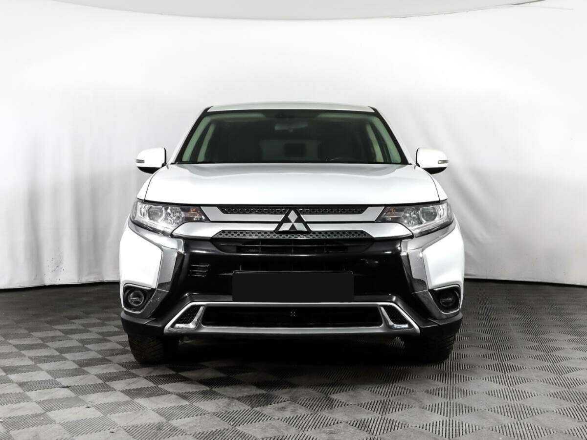 Mitsubishi Outlander с пробегом — 2018 год. Фото: #1