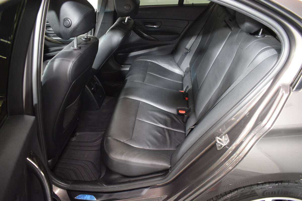 BMW 3 серии с пробегом — 2012 год. Фото: #12