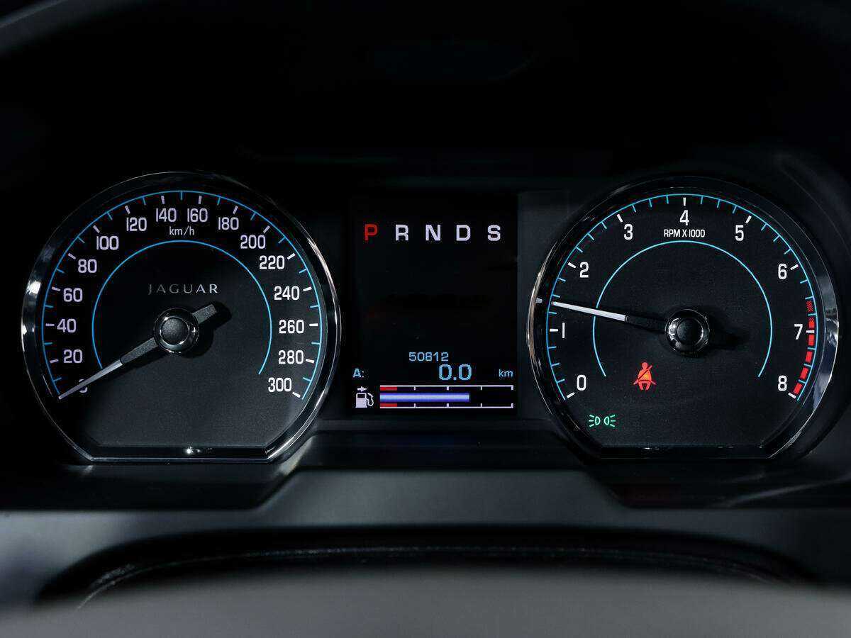 Jaguar XF с пробегом — 2013 год. Фото: #17