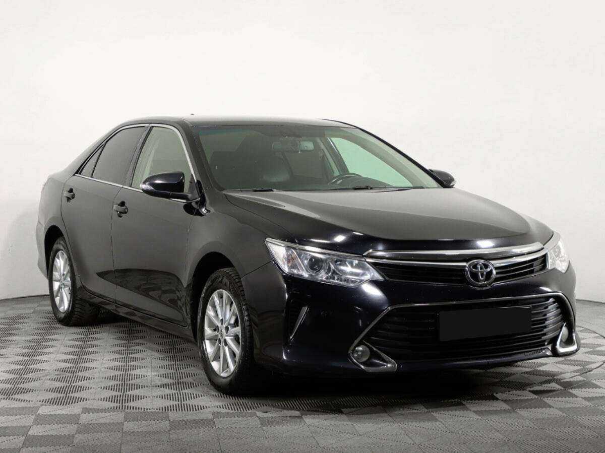 Toyota Camry с пробегом — 2017 год. Фото: #2