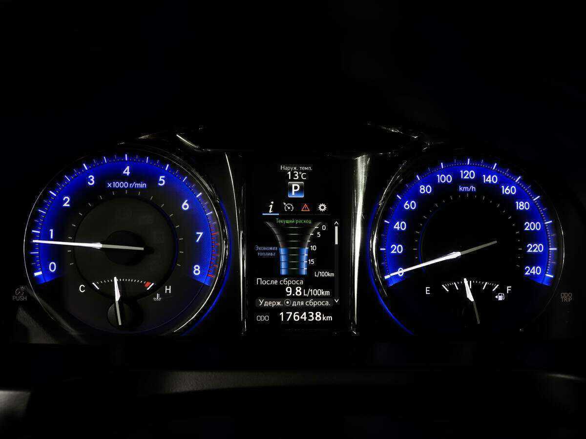 Toyota Camry с пробегом — 2017 год. Фото: #17