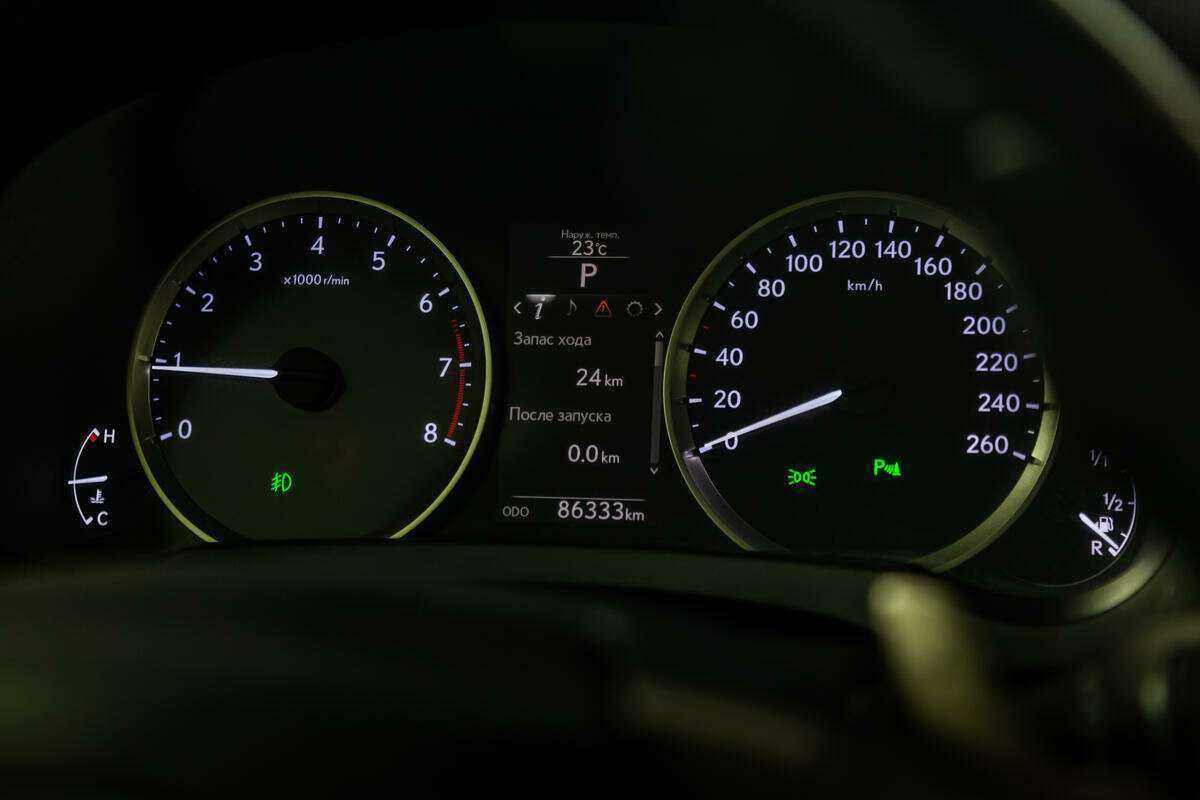 Lexus IS с пробегом — 2014 год. Фото: #12