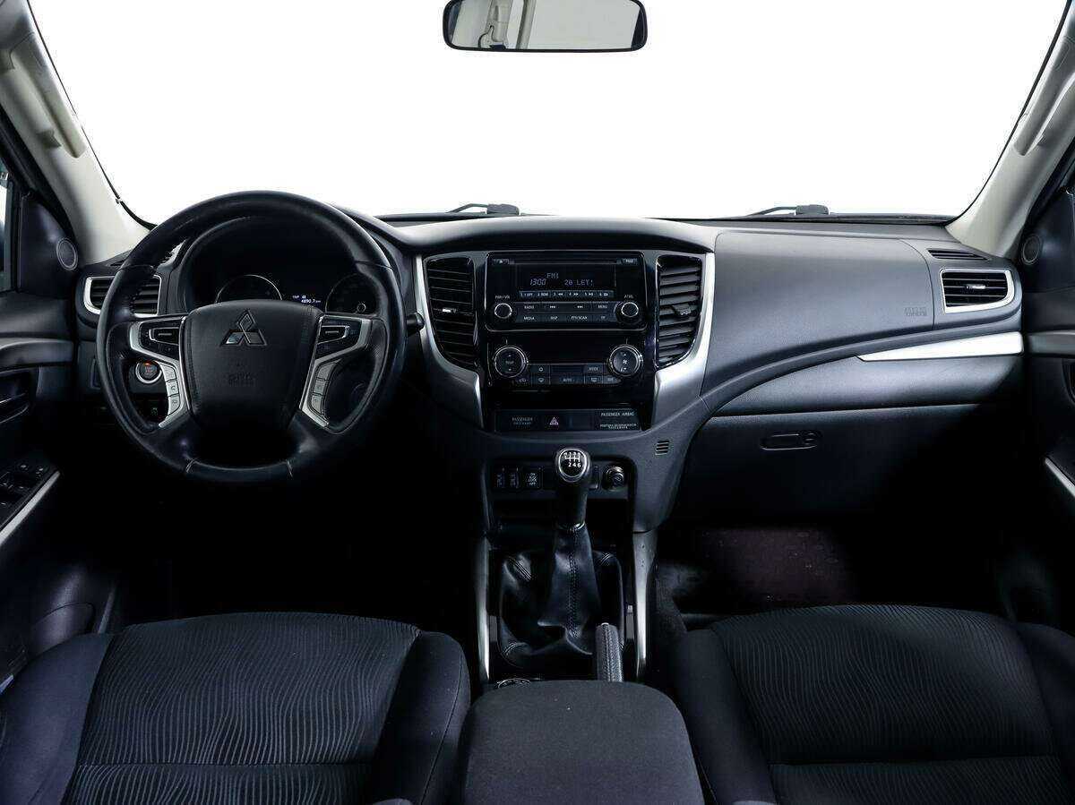 Mitsubishi Pajero Sport с пробегом — 2018 год. Фото: #9