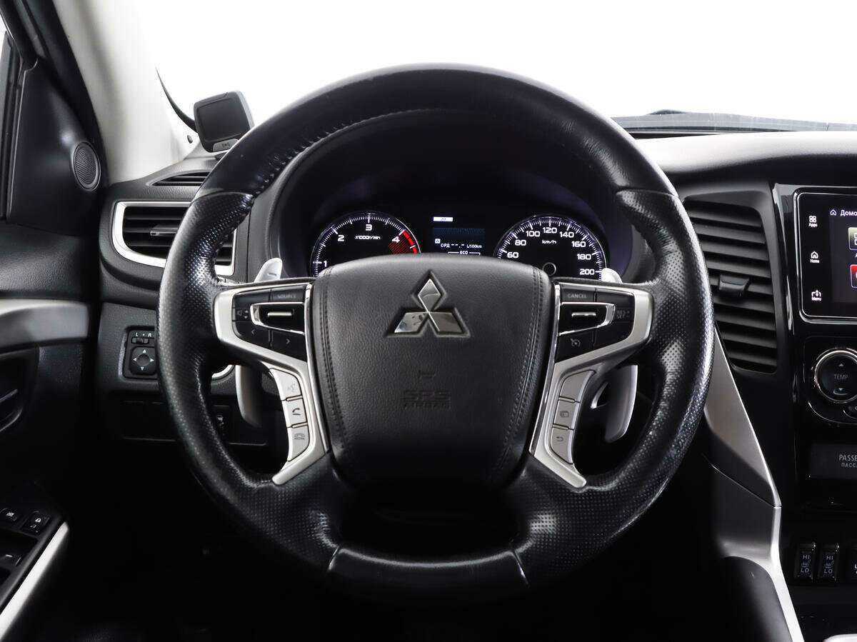 Mitsubishi Pajero Sport с пробегом — 2019 год. Фото: #9