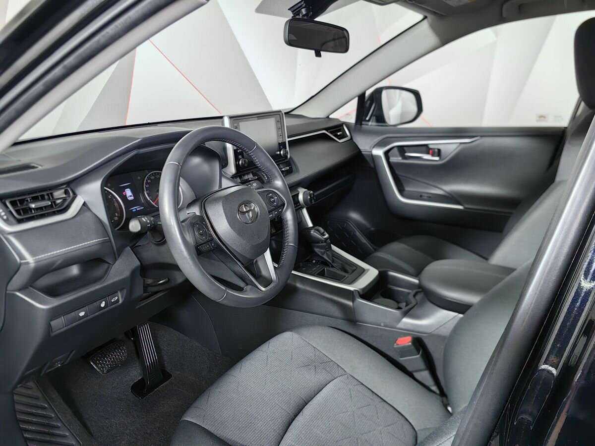 Toyota RAV4 с пробегом — 2020 год. Фото: #13