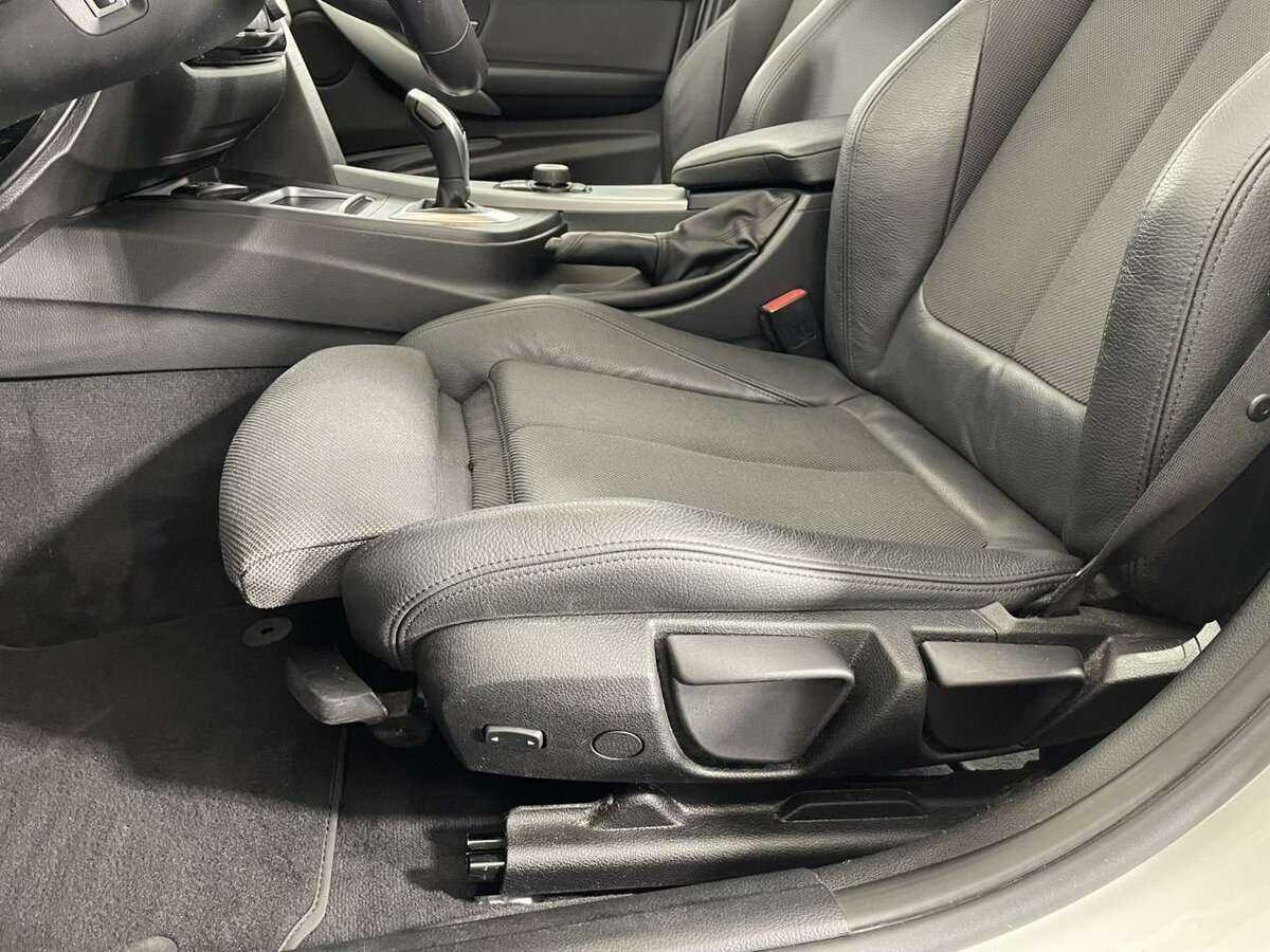 BMW 3 серии с пробегом — 2018 год. Фото: #9