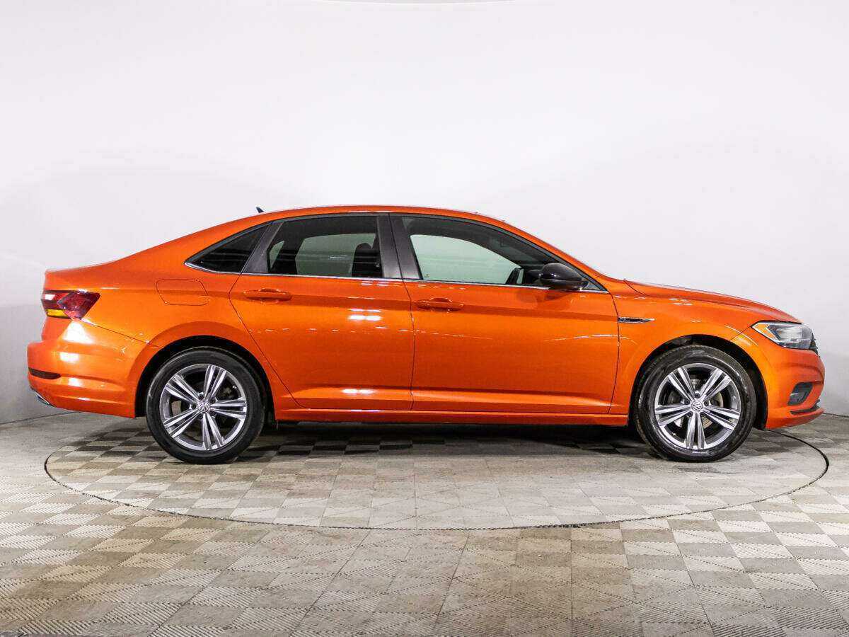 Volkswagen Jetta с пробегом — 2018 год. Фото: #3