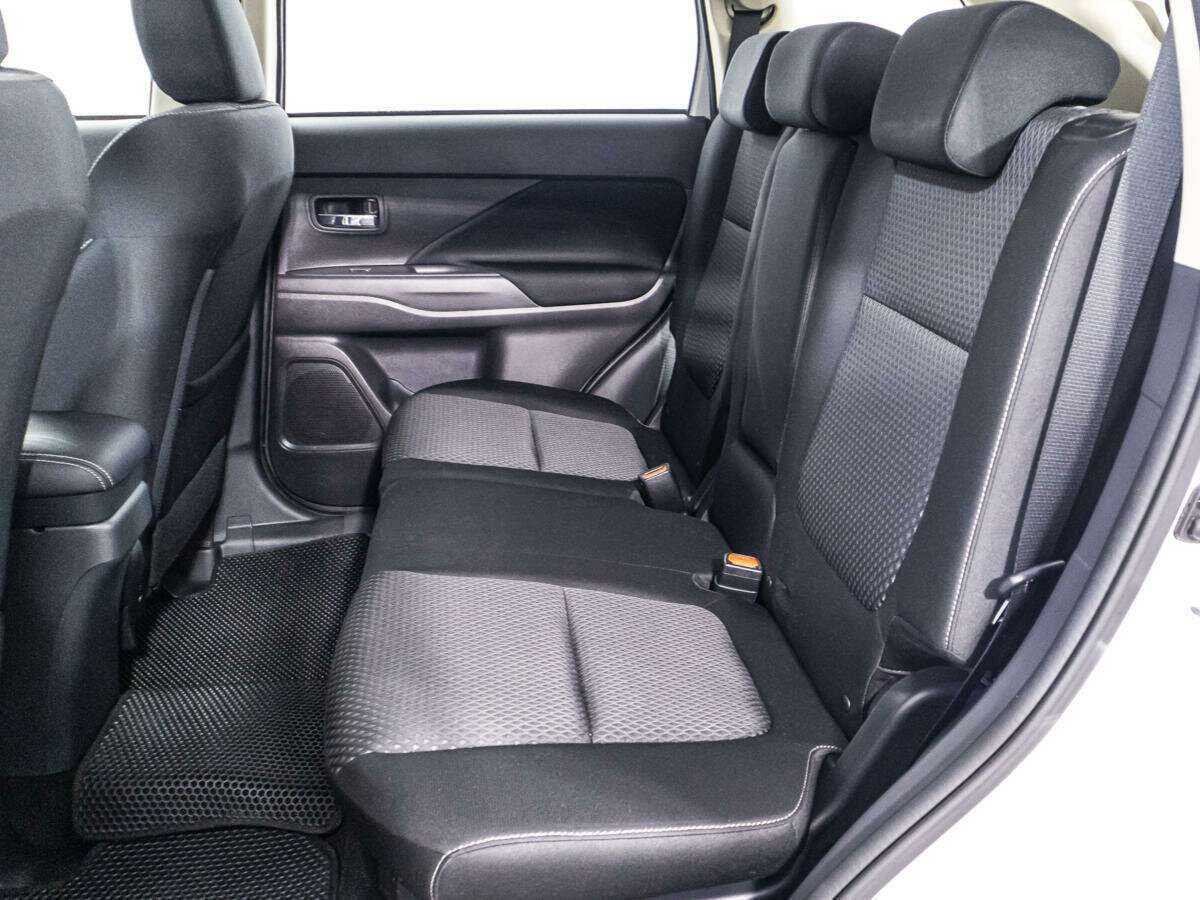 Mitsubishi Outlander с пробегом — 2022 год. Фото: #9