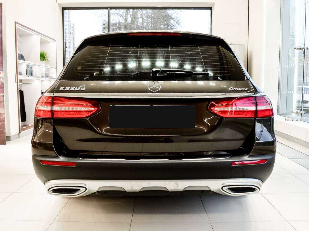 Mercedes-Benz E-Класс с пробегом — 2017 год. Фото: #3