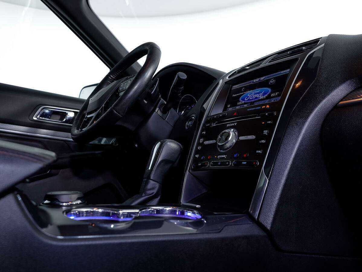 Ford Explorer с пробегом — 2015 год. Фото: #28