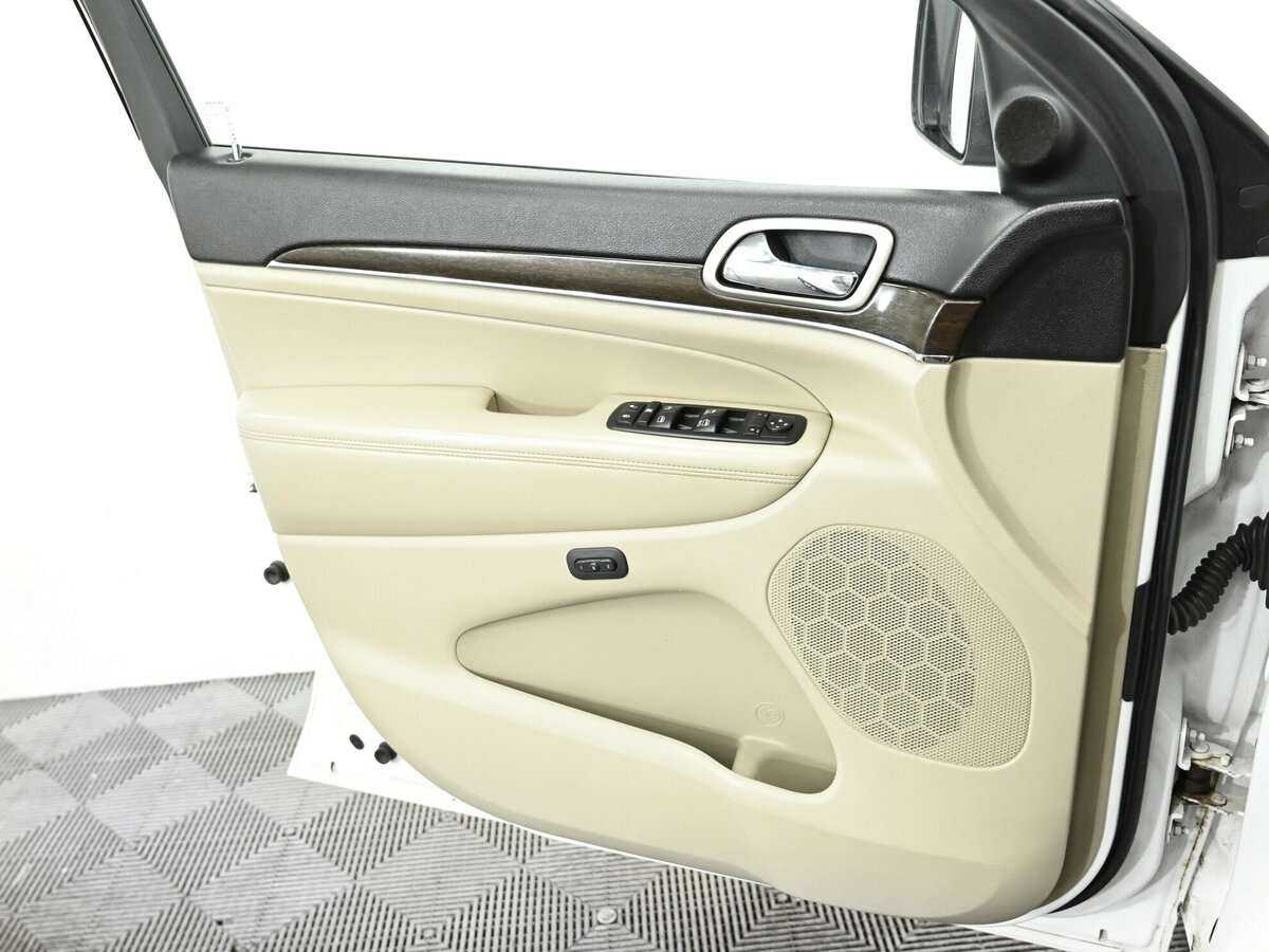 Jeep Grand Cherokee с пробегом — 2013 год. Фото: #13