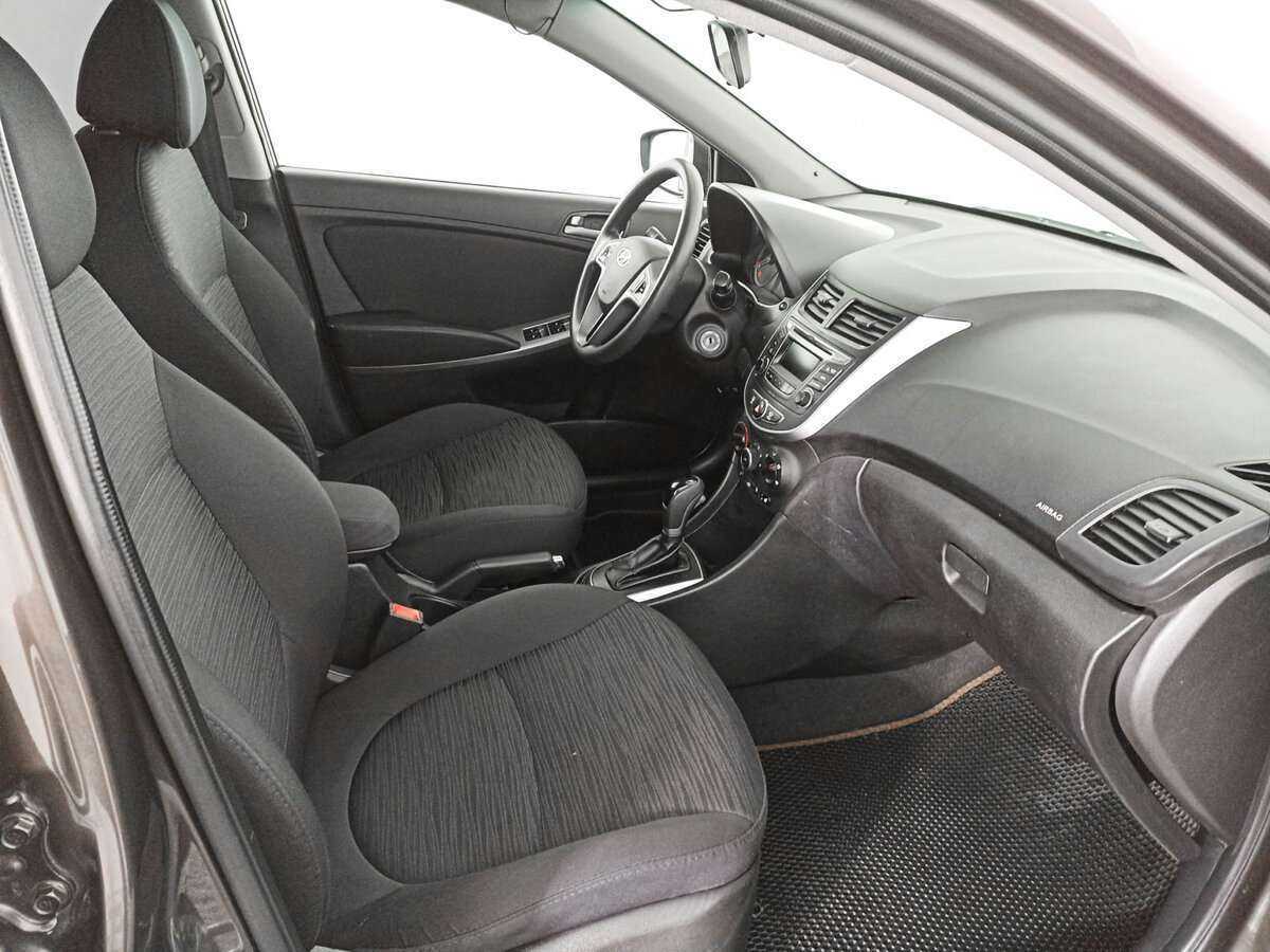 Hyundai Solaris с пробегом — 2015 год. Фото: #10