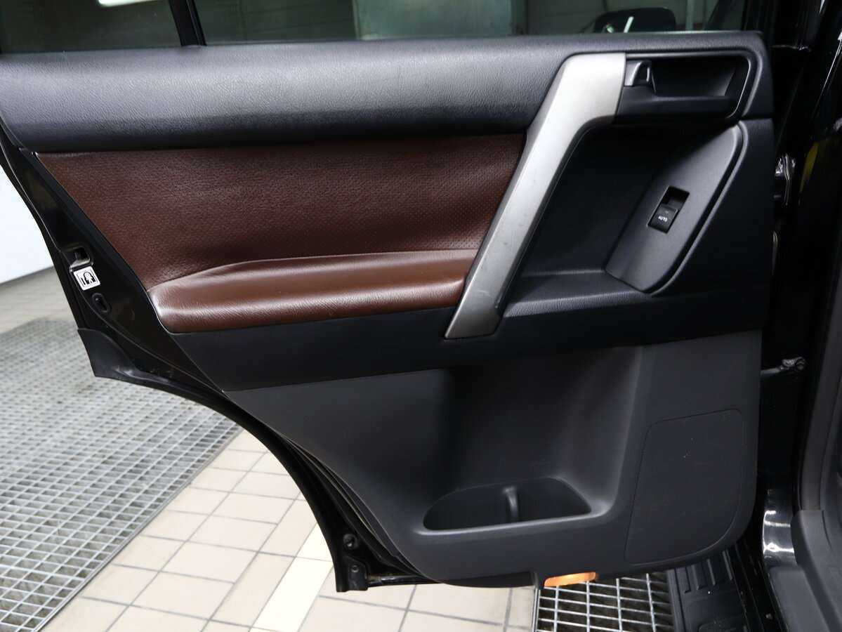 Toyota Land Cruiser Prado с пробегом — 2013 год. Фото: #8