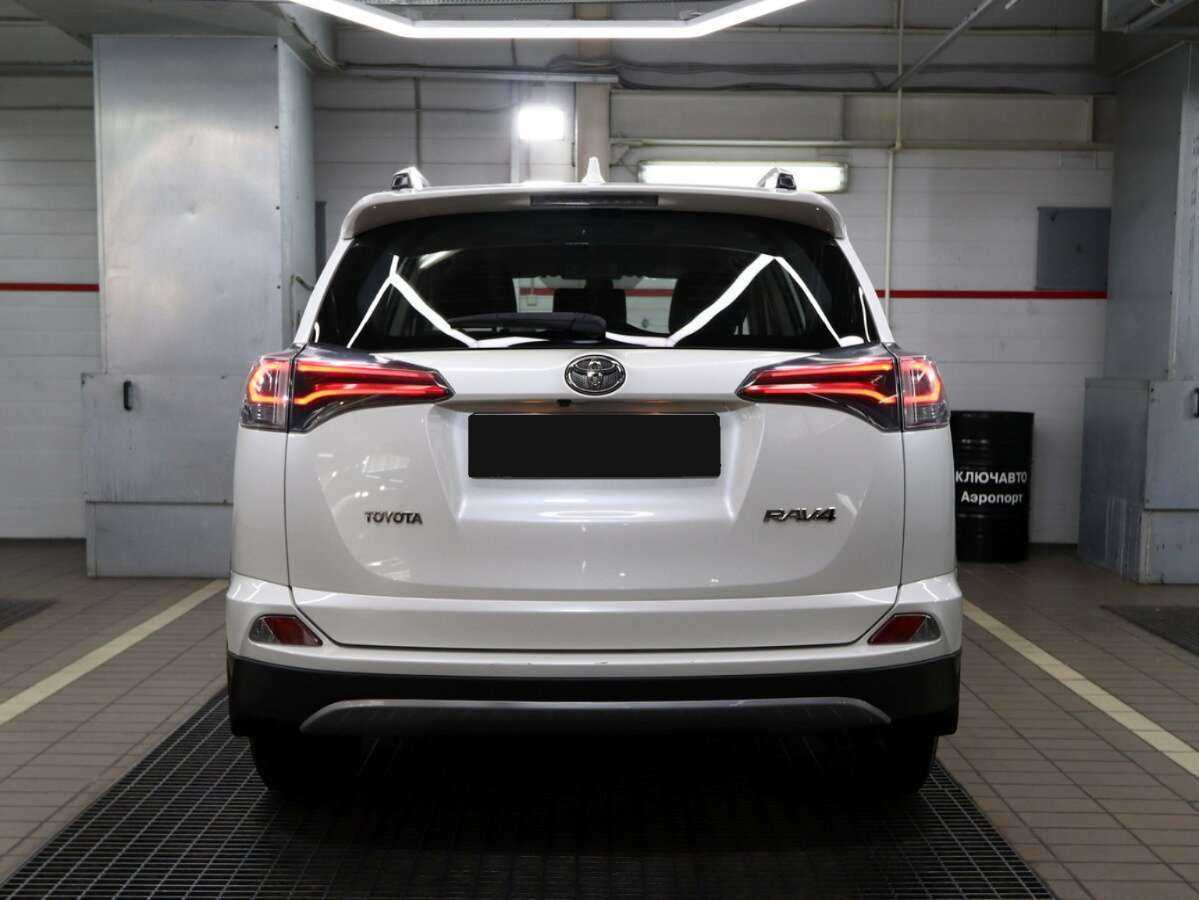 Toyota RAV4 с пробегом — 2017 год. Фото: #3