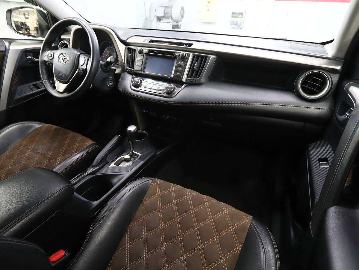 Toyota RAV4 с пробегом — 2014 год. Фото: #8