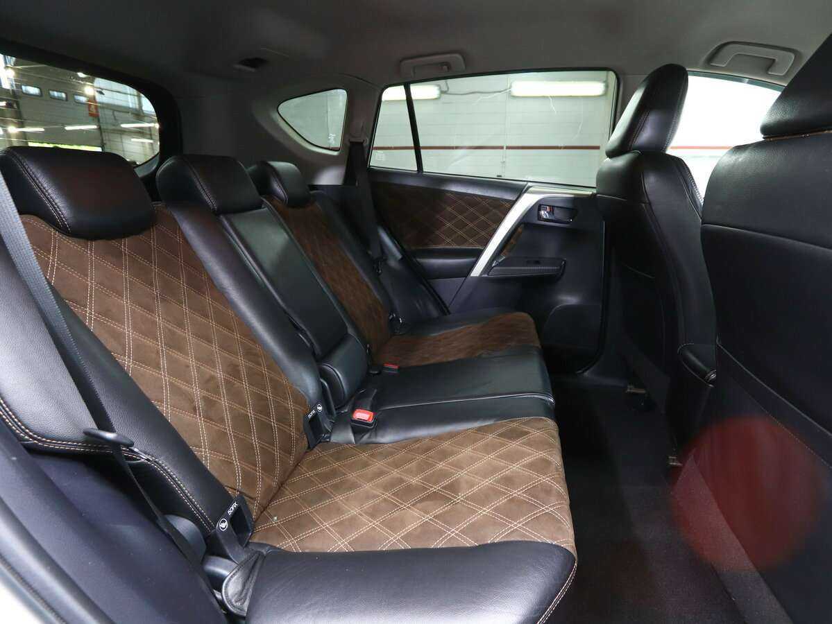 Toyota RAV4 с пробегом — 2014 год. Фото: #19