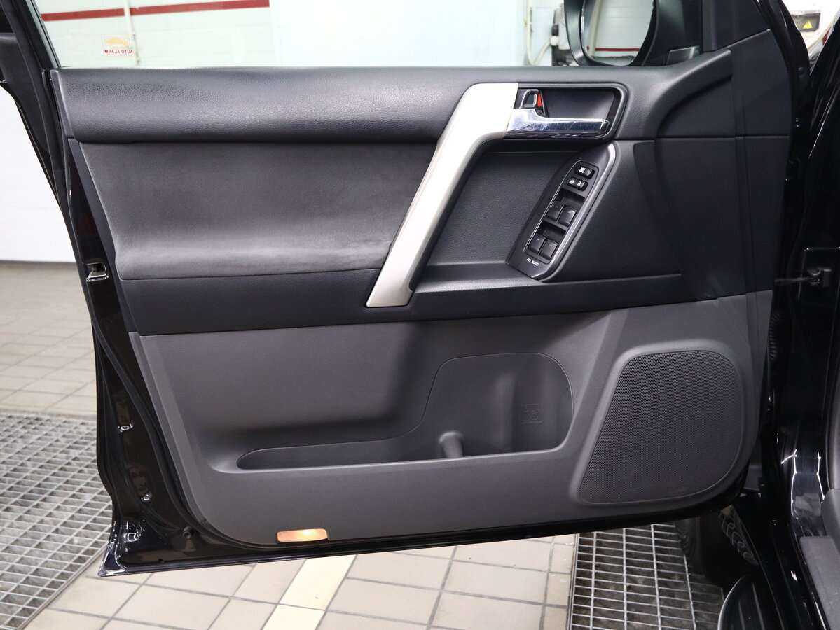 Toyota Land Cruiser Prado с пробегом — 2013 год. Фото: #13