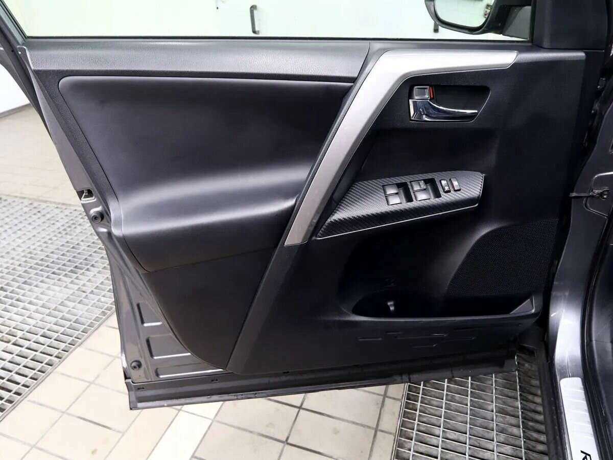 Toyota RAV4 с пробегом — 2013 год. Фото: #6