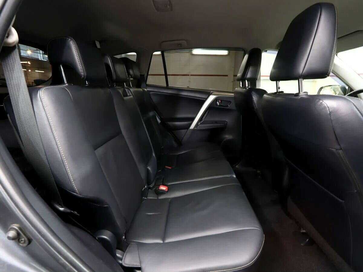 Toyota RAV4 с пробегом — 2013 год. Фото: #11