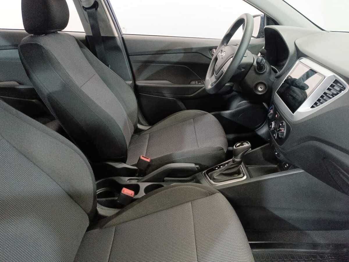 Hyundai Accent с пробегом — 2023 год. Фото: #9