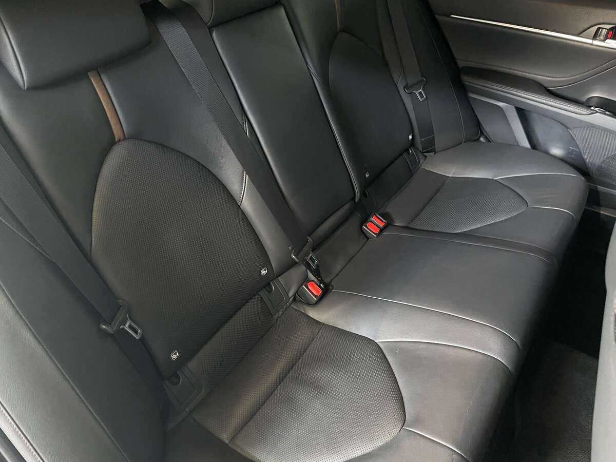 Toyota Camry с пробегом — 2018 год. Фото: #18