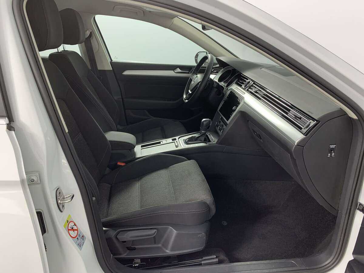 Volkswagen Passat с пробегом — 2019 год. Фото: #14