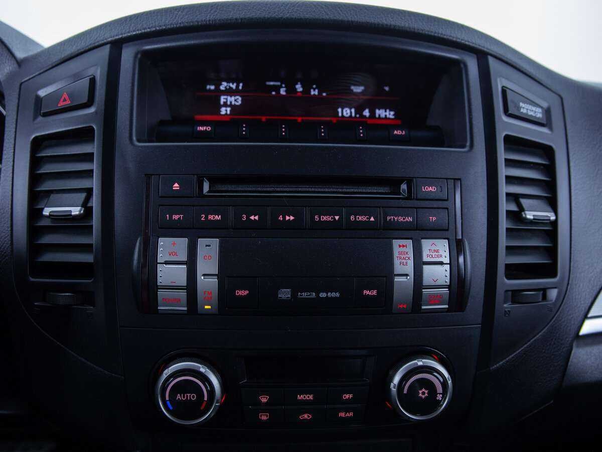 Mitsubishi Pajero с пробегом — 2012 год. Фото: #11