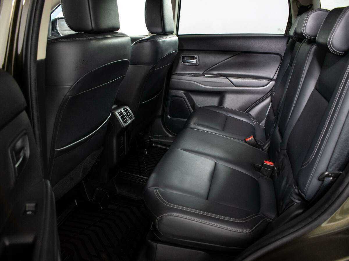 Mitsubishi Outlander с пробегом — 2018 год. Фото: #6