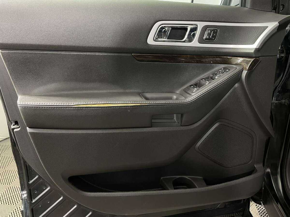 Ford Explorer с пробегом — 2013 год. Фото: #7