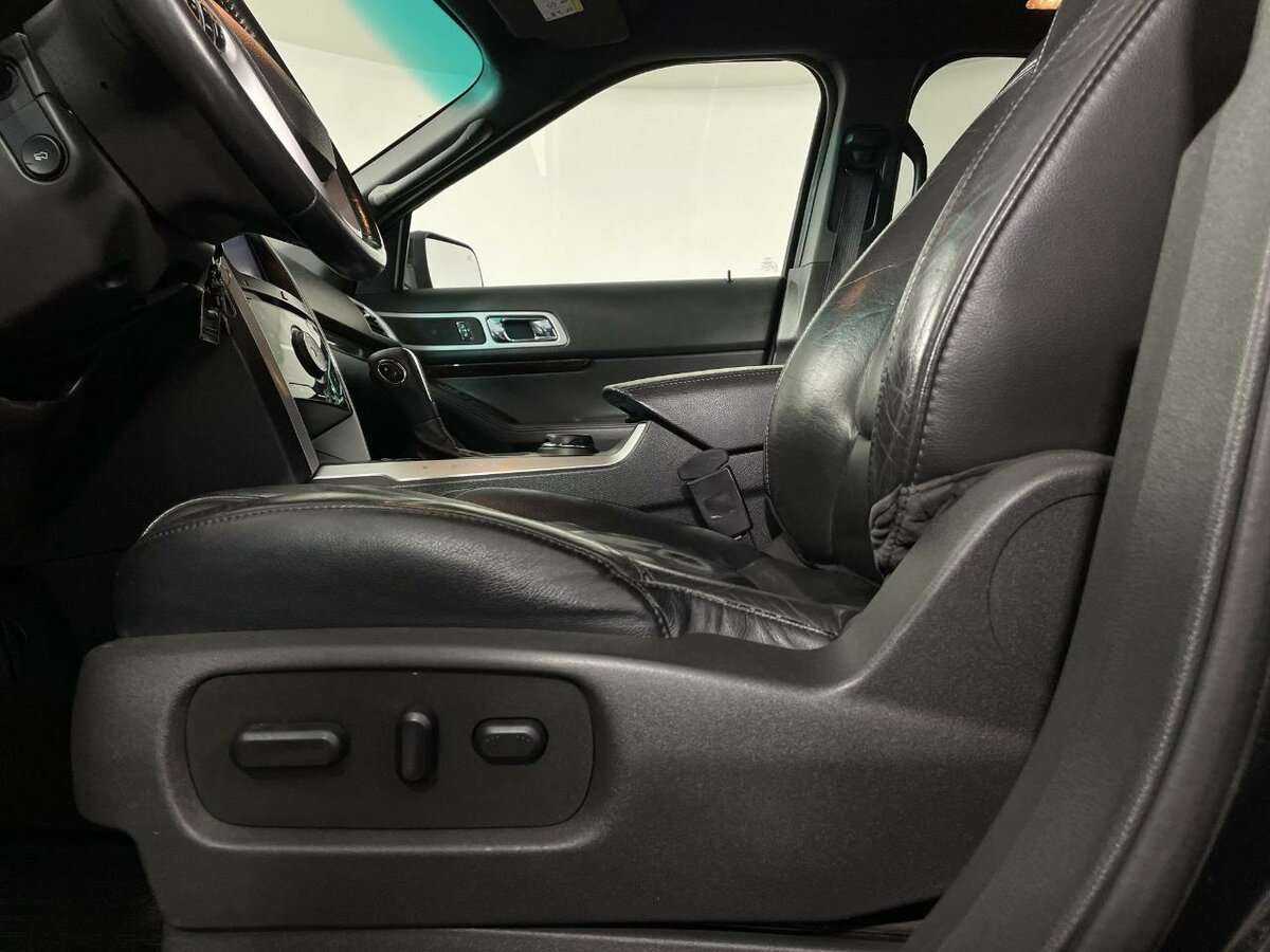 Ford Explorer с пробегом — 2013 год. Фото: #9