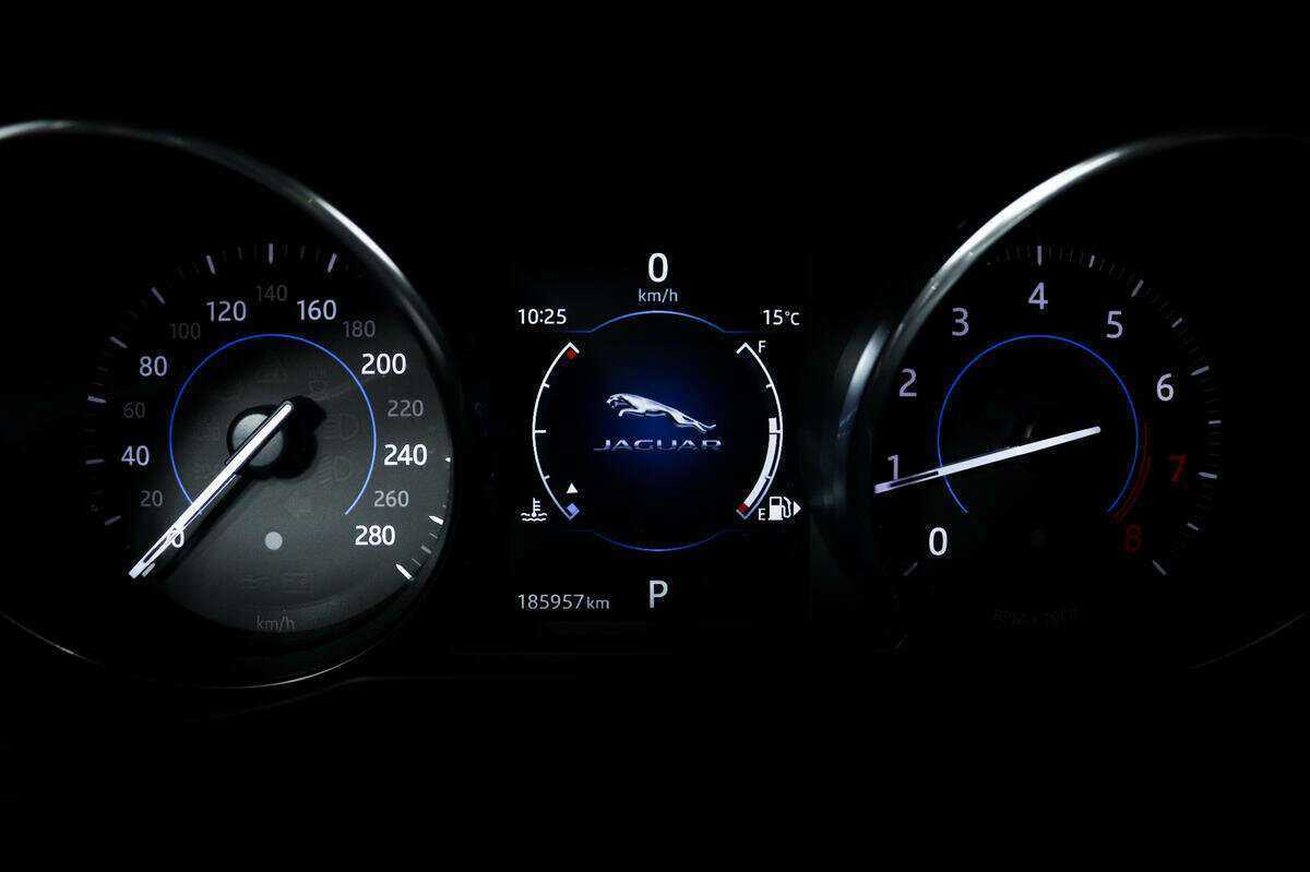 Jaguar XF с пробегом — 2016 год. Фото: #9