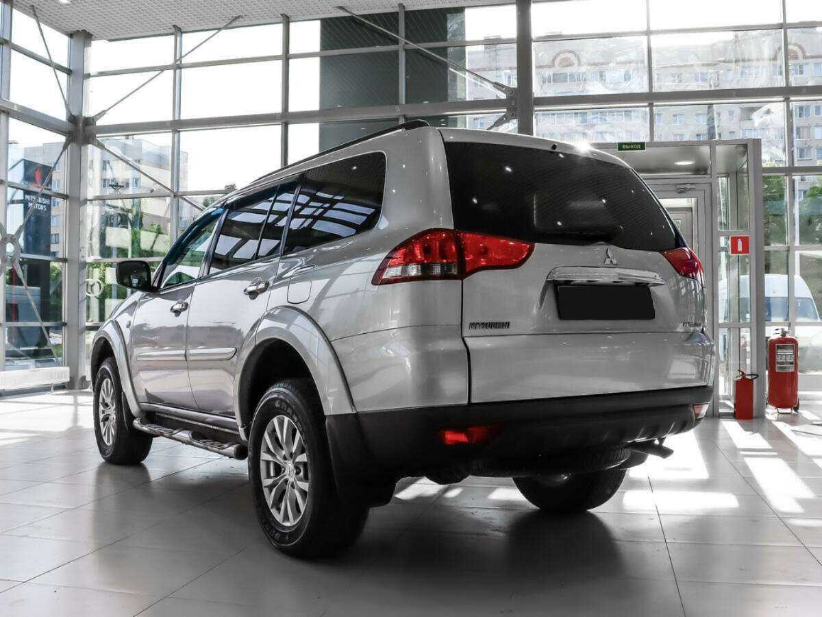 Mitsubishi Pajero Sport с пробегом — 2015 год. Фото: #5