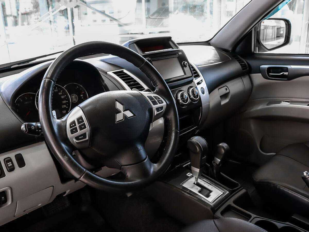 Mitsubishi Pajero Sport с пробегом — 2015 год. Фото: #8
