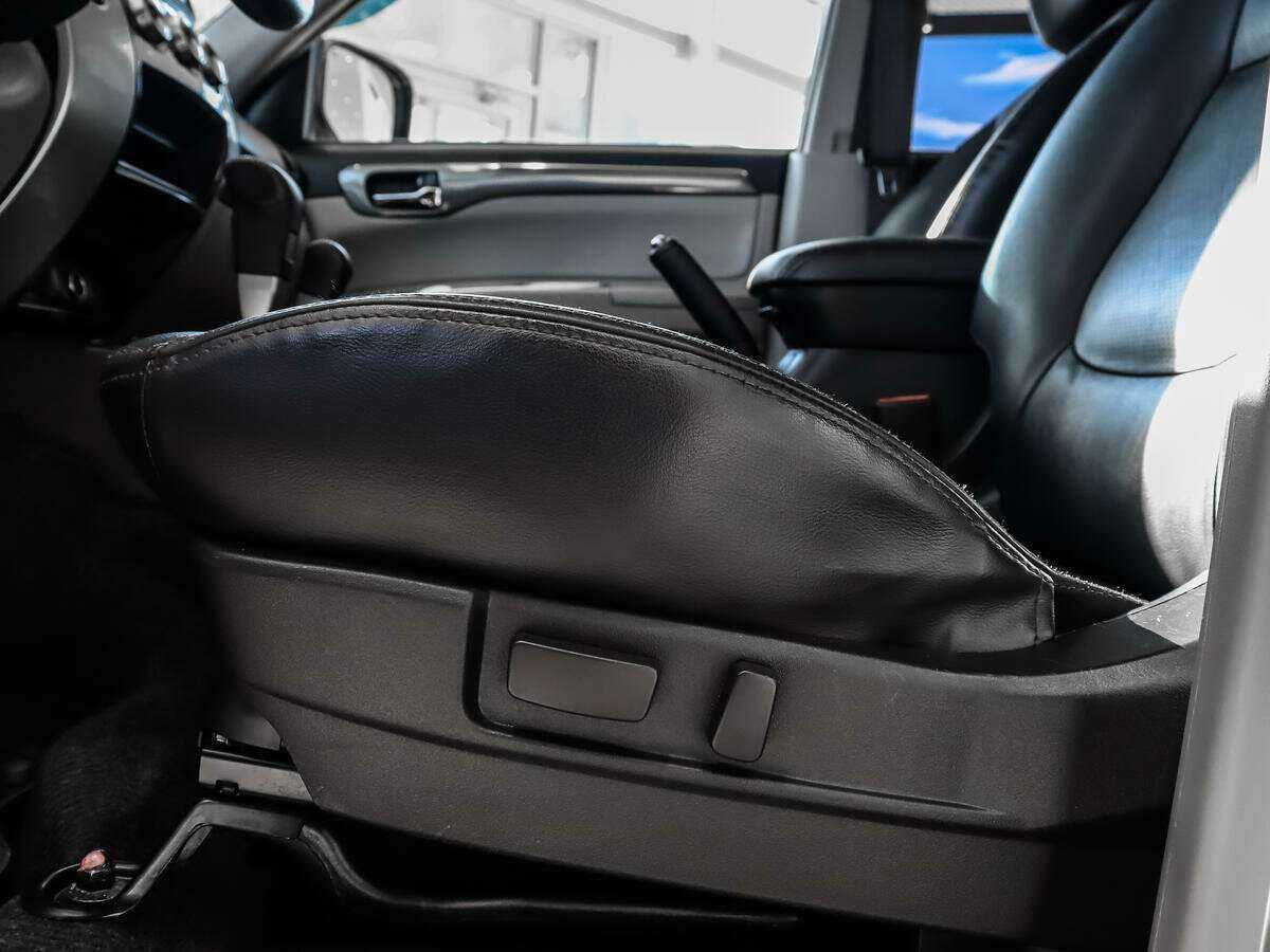 Mitsubishi Pajero Sport с пробегом — 2015 год. Фото: #9