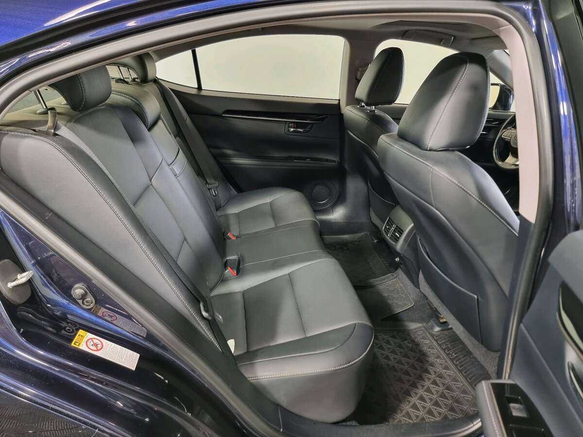 Lexus ES с пробегом — 2016 год. Фото: #13